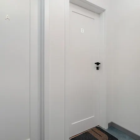 Cosy Studio In By Renters